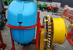 Садовий навісний обприскувач Polmark,600 л