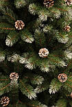 Сосна штучна Triumph Tree Pittsburgh 2.6 м зелена з інеєм та шишками, новорічна пишна висока ялинка, фото 3