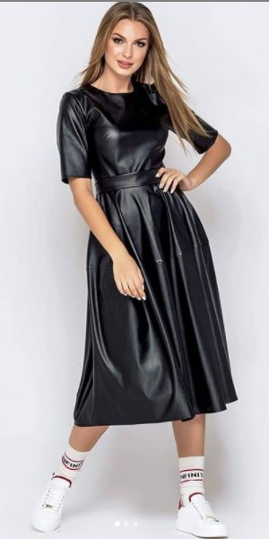 Жіноче плаття з екошкіри з коротким рукавом чорне
