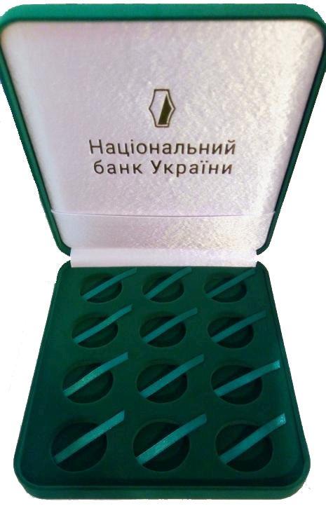 Футляр для 12 срібних монет НБУ 5 гривень діаметром 33 мм
