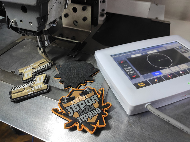 Резиновая нашивка на липучке