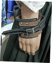 Напульсник зі шкіри, на пряжках