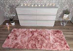 Хутровий килимок на підлогу блідо-рожевий