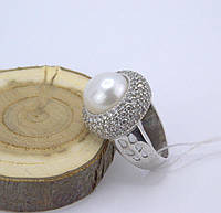 Серебряное кольцо с белым жемчугом и белыми циркониями 925 пробы арт. 00688
