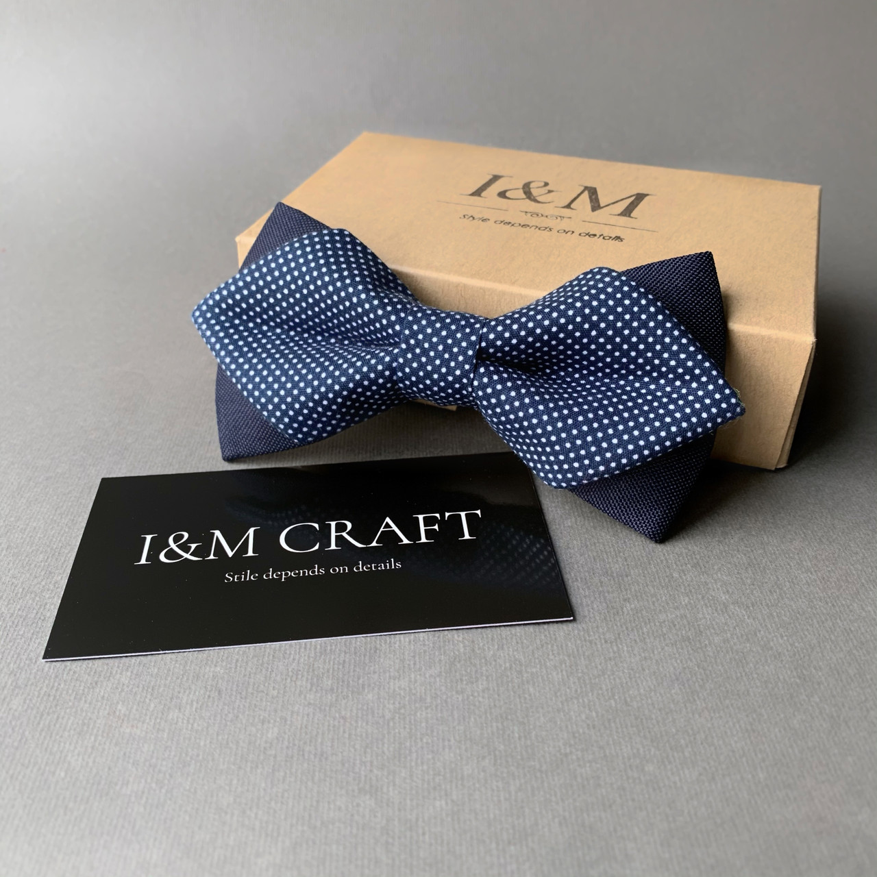 Краватка-метелик I&M Craft з гострими кінцями сіро-синій у білий горох (010510)