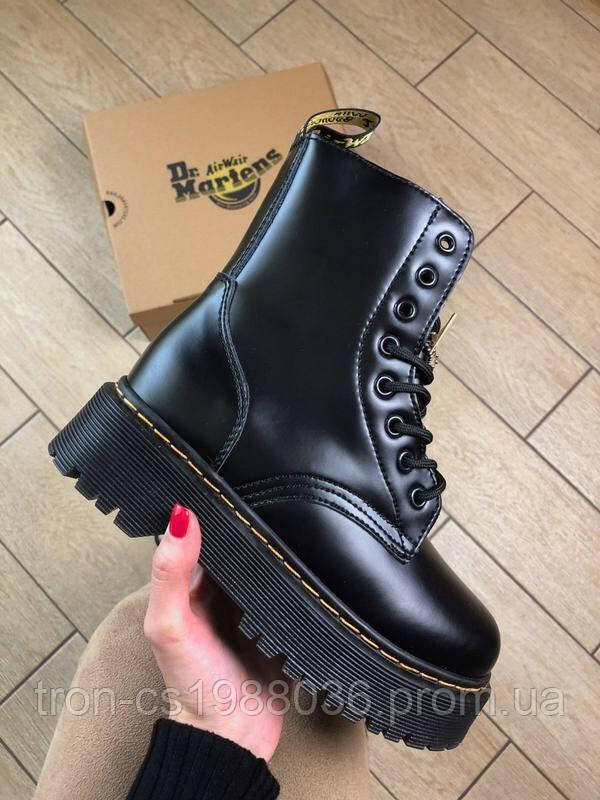 Жіночі шкіряні черевики на платформі Dr.Martens Jadon