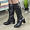 Жіночі чорні шкіряні чоботи на стійкому каблуці, декоровані фурнітурою, фото 4