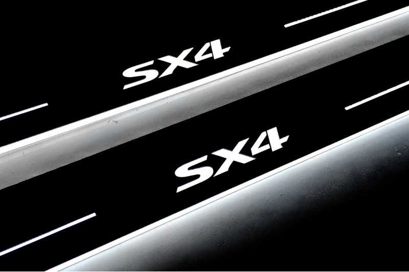 Накладки на пороги з підсвічуванням для Suzuki SX4 II (2013-н. д.)