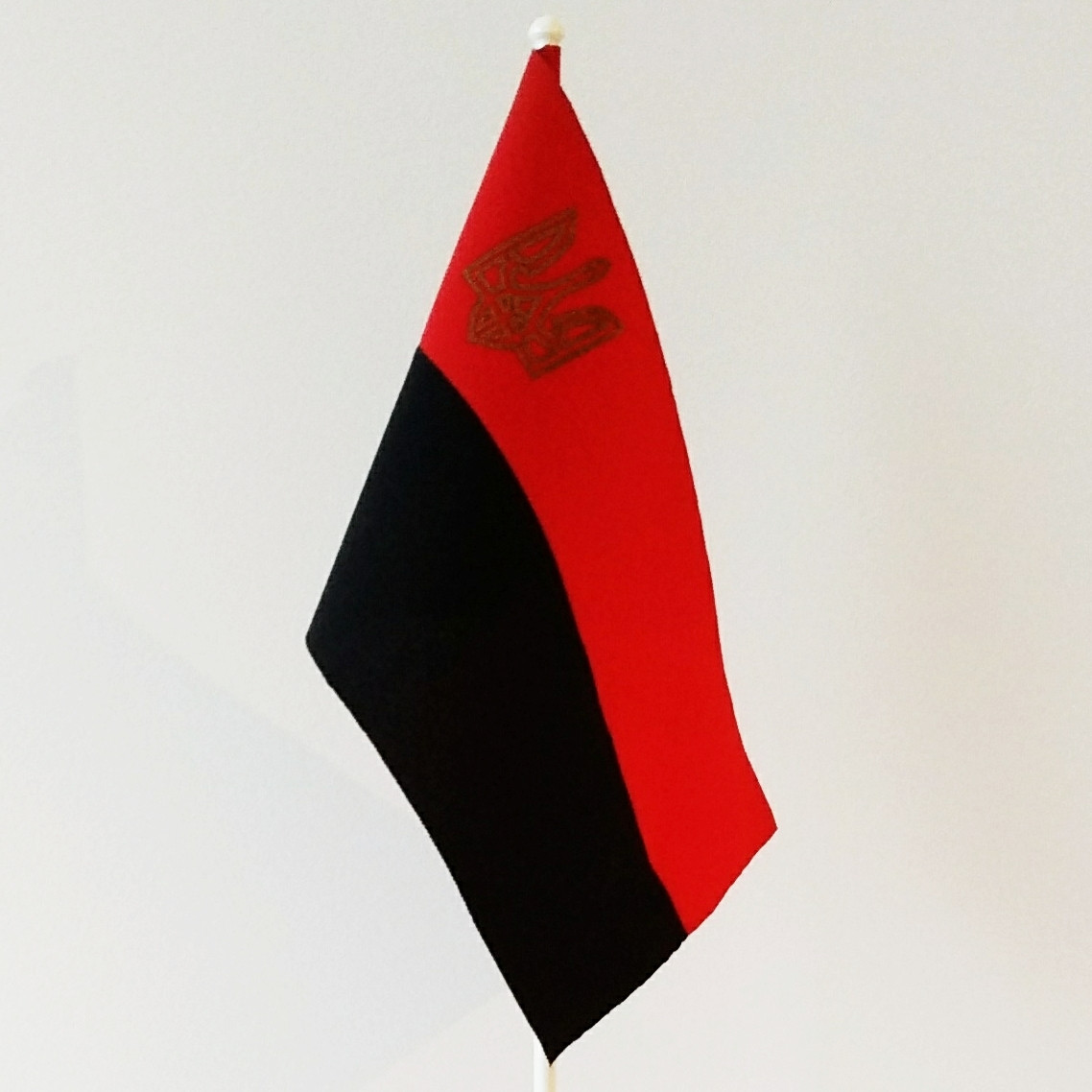 Флажок (прапорець) ОУН-УПА с гербом на подставке , габардин , 12*18 см. - фото 2 - id-p1295192029
