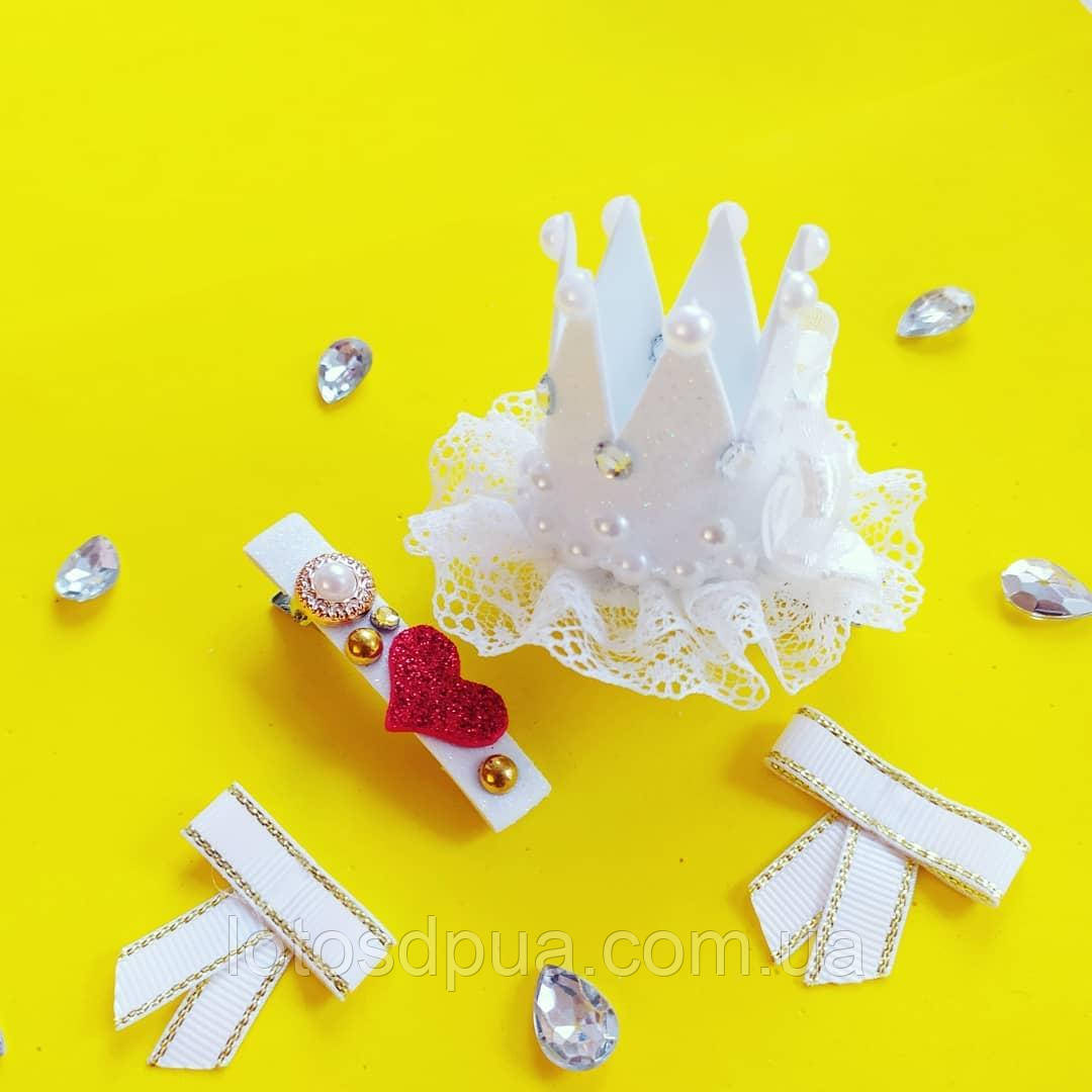 Святкова корона з фоамірану на заколкі, біла (в комплекті декорована заколка-крокодил)