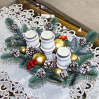 Новорічна екібана - підсвічник із золотистими кулями матовими