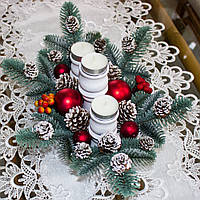 Новорічна екібана - підсвічник із червоними матовими кулями