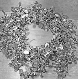 Різдвяний вінок з ялинових гілок і червоних ягід 40 см