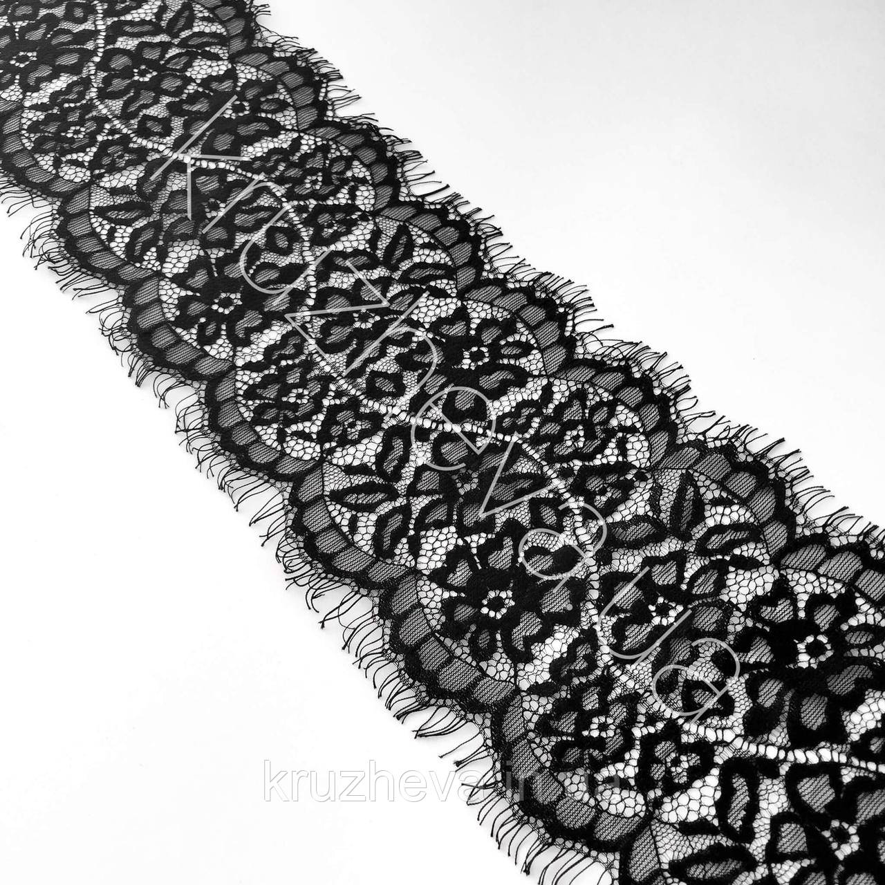 Ажурне французьке мереживо шантильї (з війками) чорного кольору шириною 13 см, довжина купона 3,0 м.