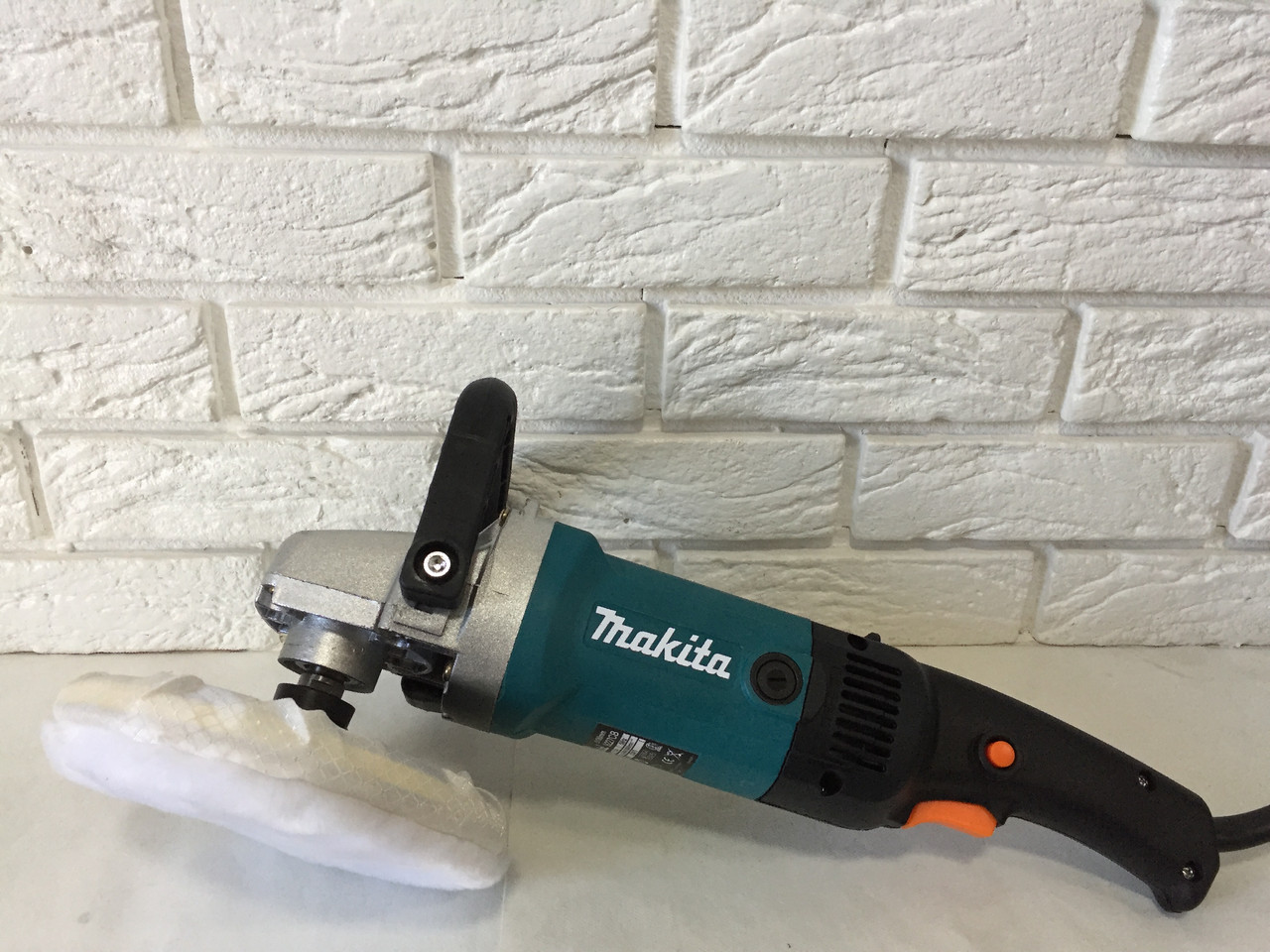 Полірувальна шліфмашина Makita 9227CB : 1200Вт