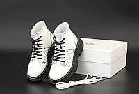 Женские кожаные ботинки Alexander McQueen Boots. Ботинки Александр Маквин Бутс белого цвета с черной подошвой.