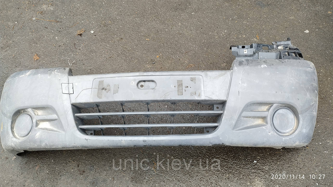 Бампер передній Рено Трафік 2, Опель Віваро б/в (620100251R, 620100252R, 620100277R, 620100278R)