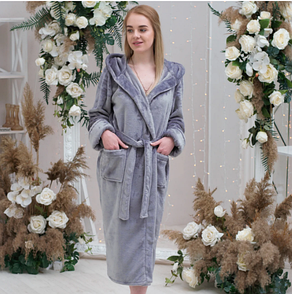 Жіночий махровий халат сірий з капюшоном довгий на запах