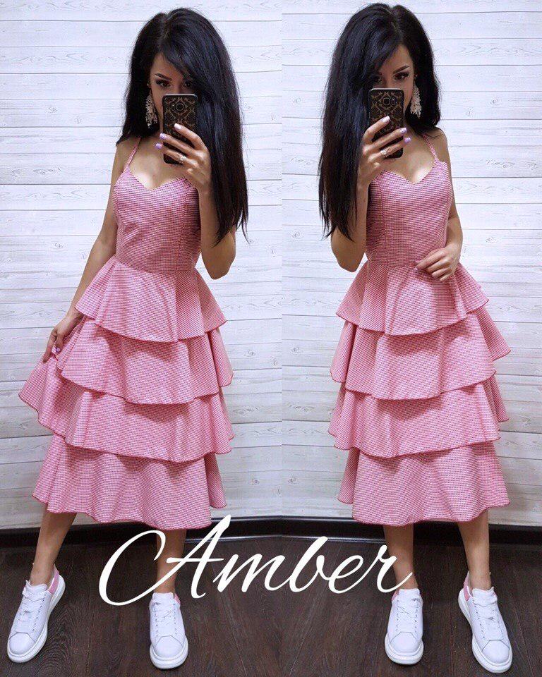 Плаття з багатошаровою рюшею в дрібну карту