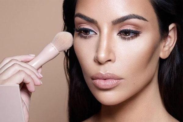 базові засоби для макіяжу обличчя