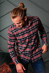 Чорна сорочка у чорній клітці