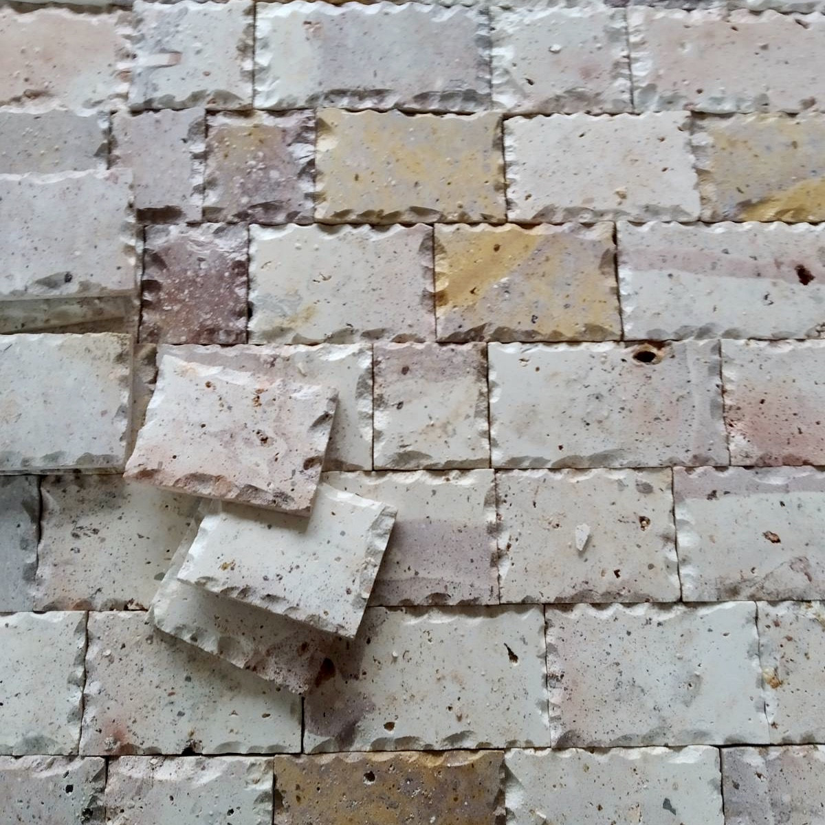 Плитка «Ліпарит» (плитка для облицювання фасаду та цоколя, плитка з натурального каменю)