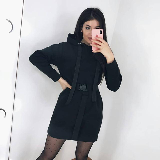 Женское спортивное зимнее платье с капюшоном из трехнитки на флисе