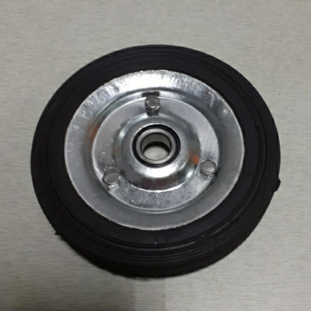 Колесо для тачек и платформ литая резина 125 мм , под ось 15 мм - фото 1 - id-p1017780743