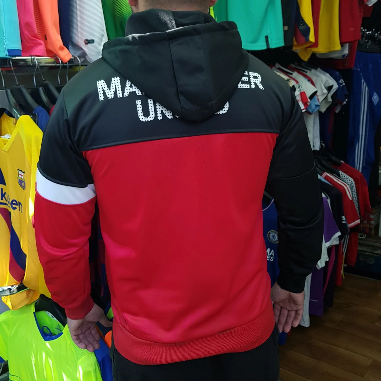 Спортивная одежда с эмблемой манчестер юнайтед Спортивная одежда с эмблемой манчестер юнайтед
