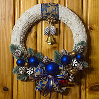 Новорічний вінок з сіна, ручна робота, декорований золотистими кулями матовими