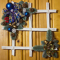 Новорічний вінок з сіна, ручної роботи, декорований золотистими кулями матовими