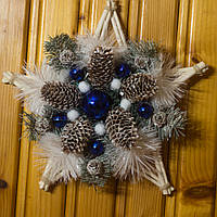 Новорічний вінок з сіна, ручної роботи, декорований золотистими кулями матовими