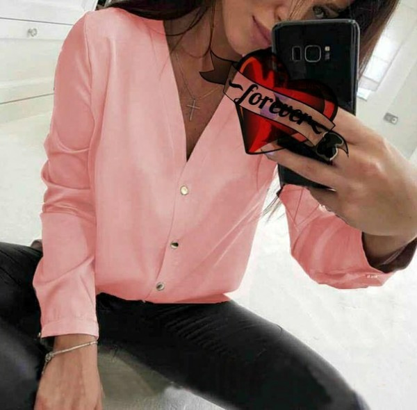 жіноча шовкова блузка з гудзиками