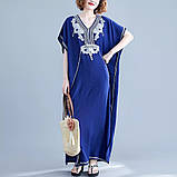 Красива довга пляжна накидка-плаття синього кольору з вишивкою, фото 5