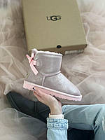 UGG Mini теплые угги на зиму. Блестящие короткие Угги на меху женские. Модные женские угги с розовым бантом.