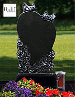 Пам'ятник із рельєфними голубами та серцем