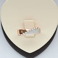 Кольцо с белыми кристаллми покрытие белым и розовым золотом 18к. размер 19.20.