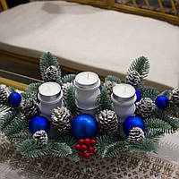 Новорічна екібана - підсвічник із синіми кулями матовими