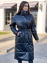 Пальто-пуховик з екошкіри тепле вільного крою на кнопках із поясом у комплекті Gch1470, фото 3