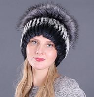 Сіра жіноча шапка з натурального хутра кролика Рекс із помпоном колір 6. Чорний із білою смугою