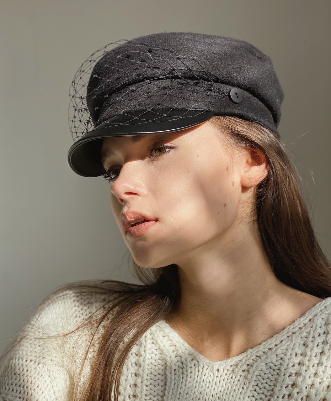 Кепи женская D.Hats черного цвета с вуалью - фото 1 - id-p597547398