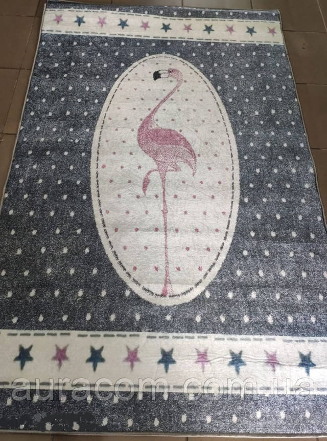 seryj-kovrik-flamingo