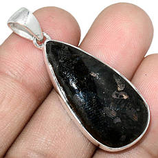 Нуумит кулони