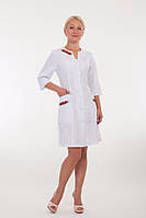 Батистовий медичний халат жіночий білий із вишивкою маки (розмір 42-66)