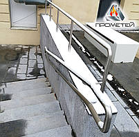 Подвійний поручень з нержавіючої сталі пристінні у зовнішньому оформленні архітектурних будівель