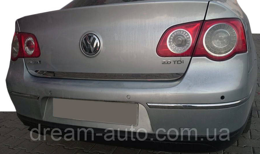 Volkswagen Passat B6 2006-2012 рр. Крайка багажника (нерж) Carmos — Турецька сталь