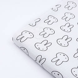 Клапоть двошарового жатого мусліну "Голови зайчиків" на білому, розмір 38*67 см