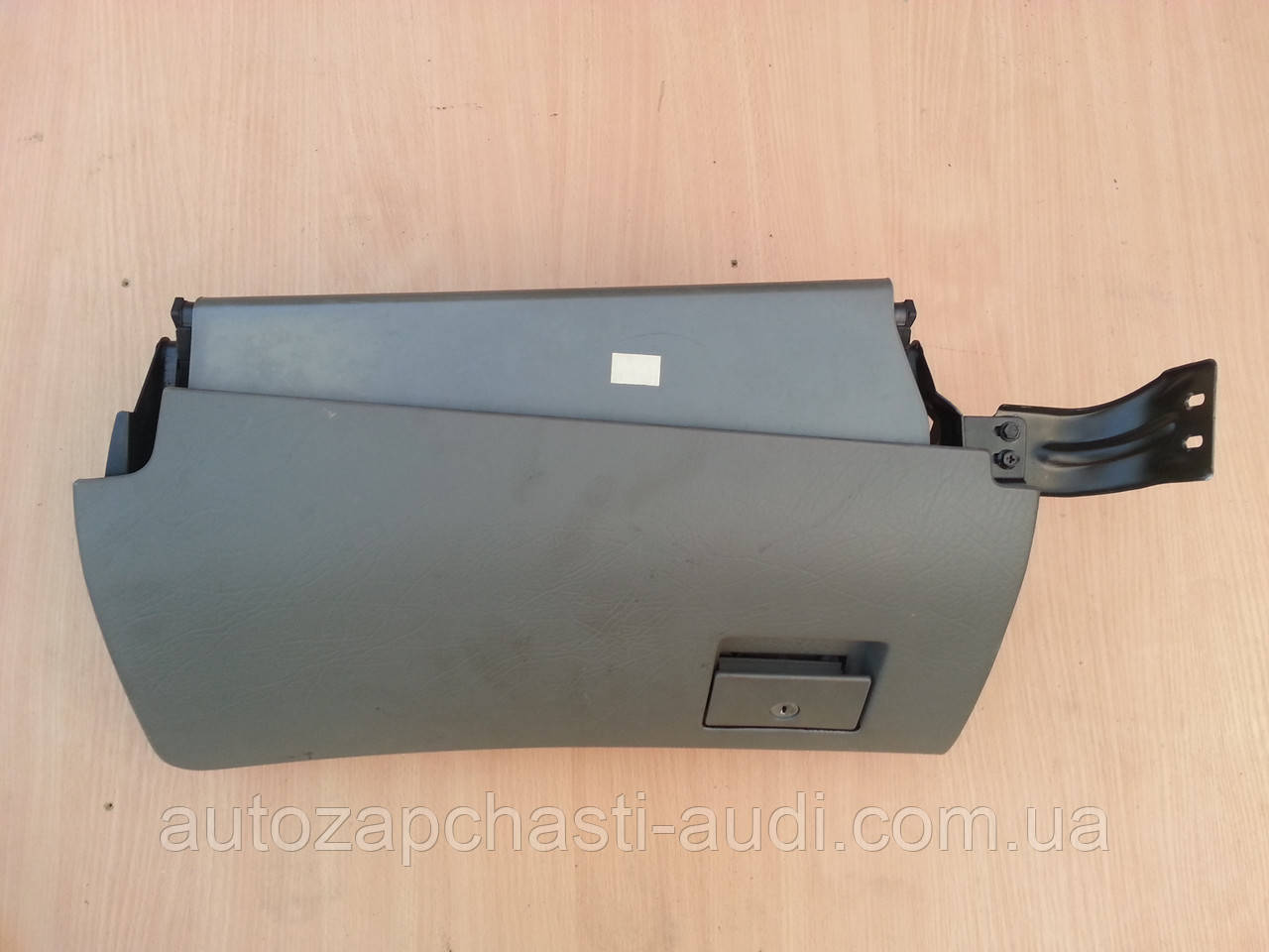 Бардачок накладка сірий Audi 100 A6 C4 91-97г, фото 1