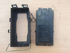 Корпус блока запобіжників під капот Audi 100 A6 C4 91-97г