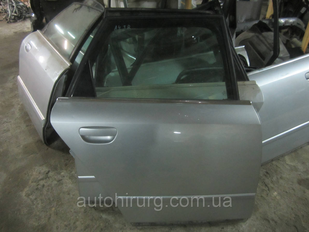 Задні права дверцята audi a4 b6